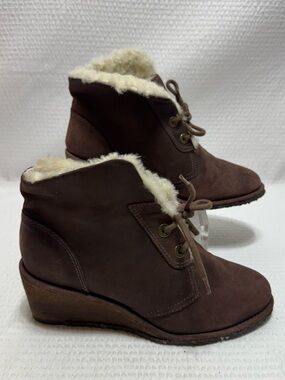Hunter Brown Shearling-Lined Wedge Ankle Boots - Women